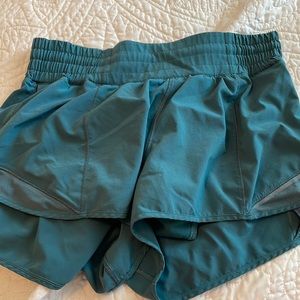Lulu hotty hots 2.5” shorts HR